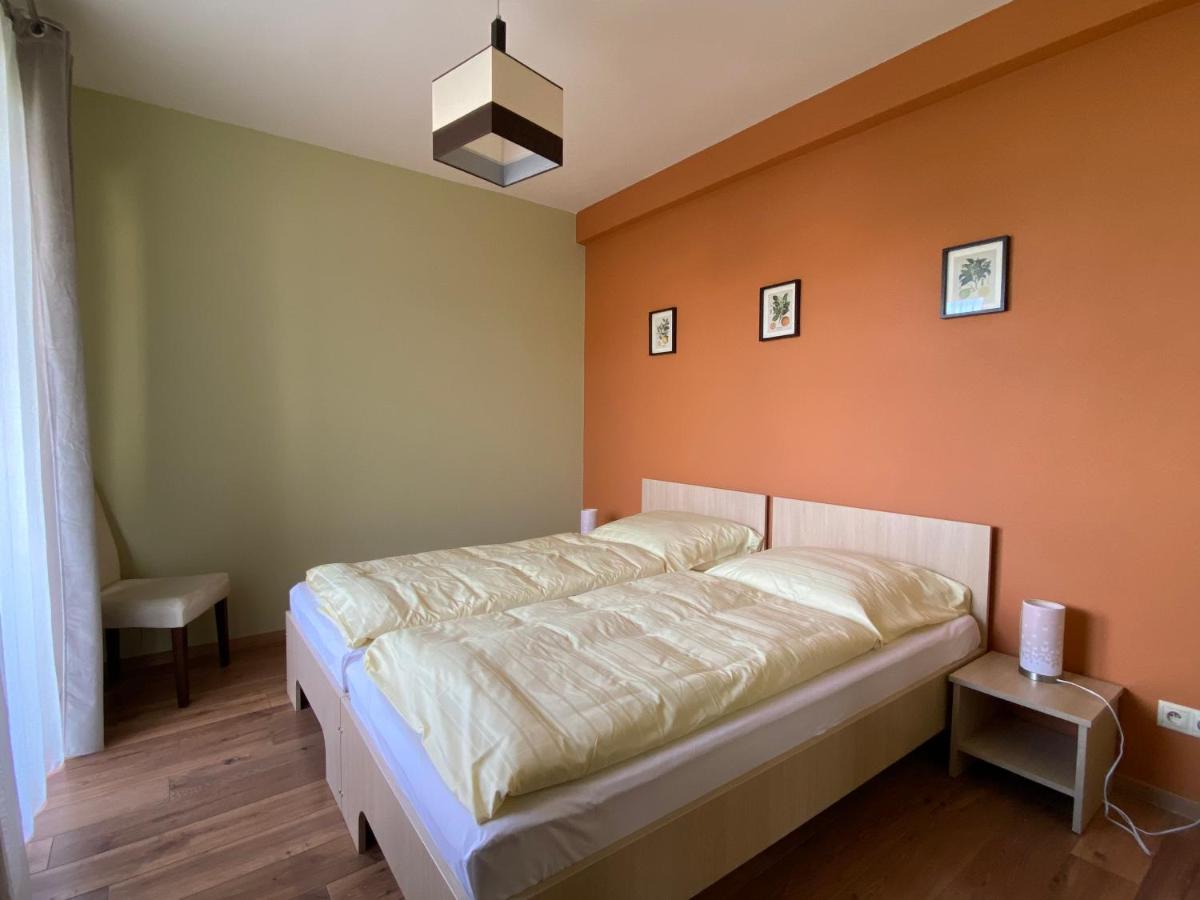 One-Bedroom Apartment with Balcony and Mountain View — photo 8