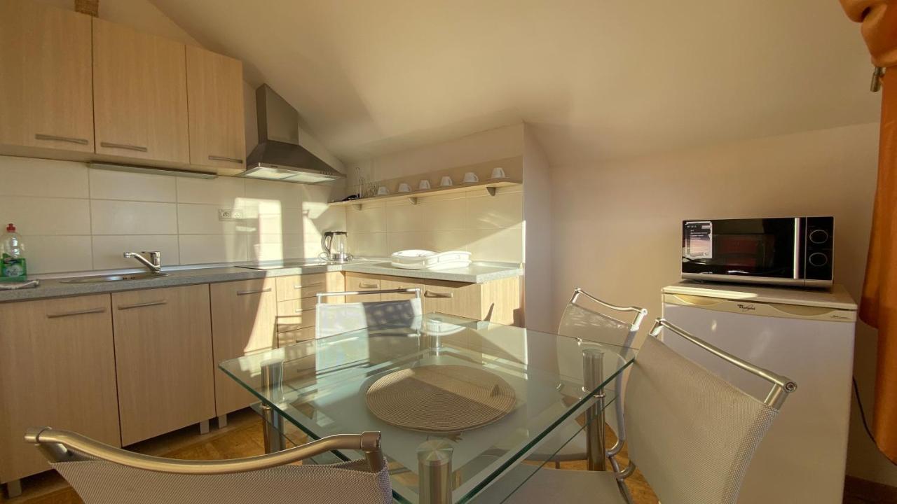 One-Bedroom Apartment – Attic — photo 9
