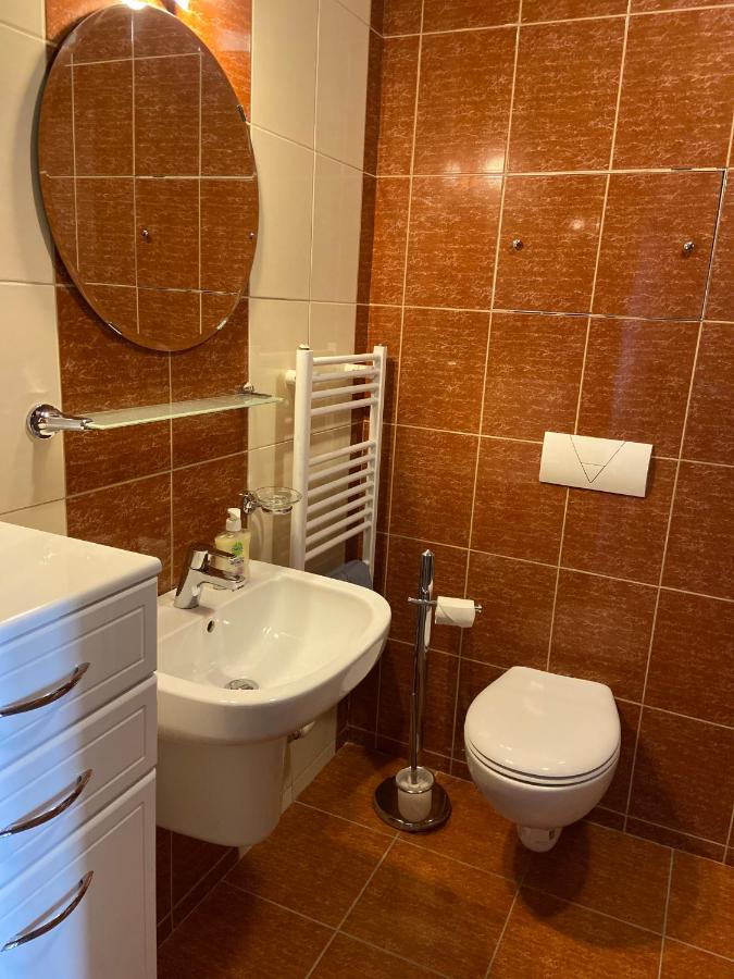 One-Bedroom Apartment with Balcony and Forest View — photo 10