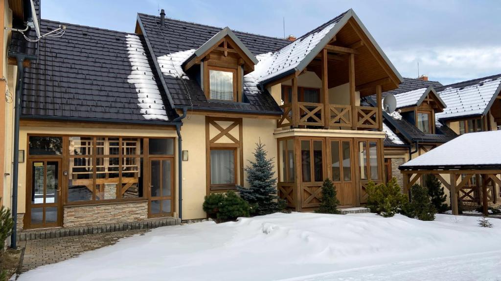 Dependance Apartment Highland building in winter snow